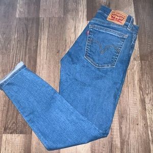 Wedgie Skinny Levi’s